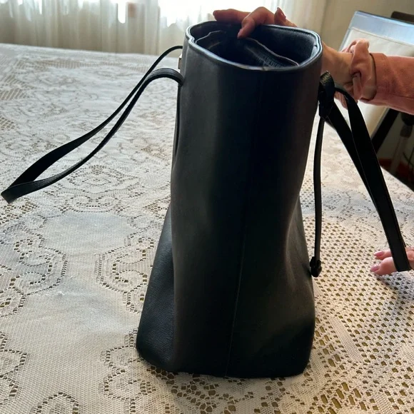 Black Kate Spade Tote 10 x 15 - Picture 2 of 4